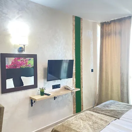 Briz - Section B סאני ביץ'