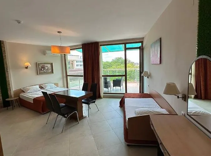 Briz - Section B Hotel